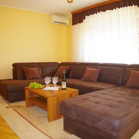 Im Dorf Holiday home *