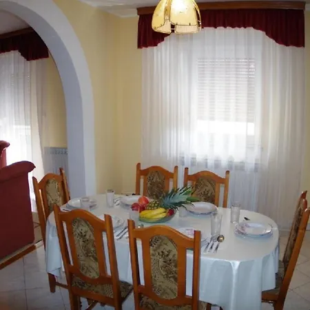 Im Dorf Holiday home Jursici